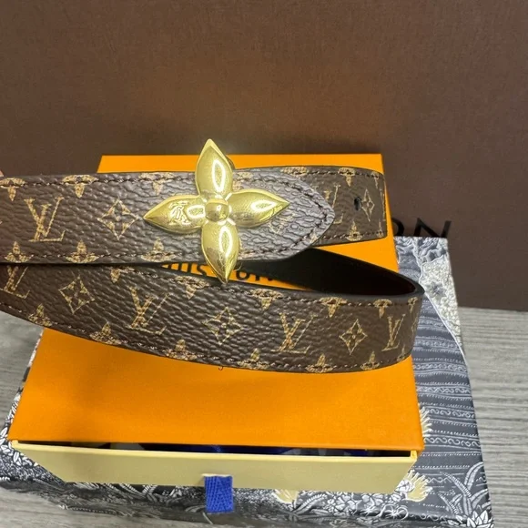 Louis Vuitton Black Belt with Gold Fleur Accent - Picture 3 of 6